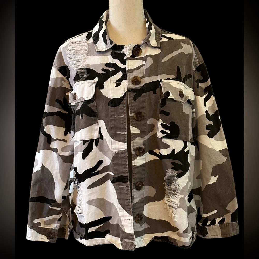 Jodifl, Distressed Urban Camo Utility Jacket‎
Sz small - Picture 2 of 5